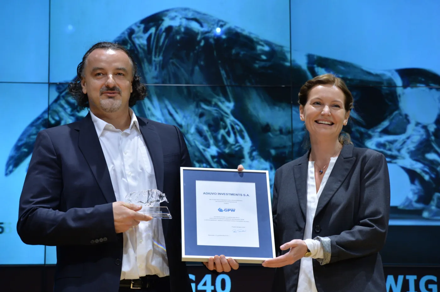 Kurs akcji Adiuvo spadł o 1,45 proc. na debiucie na rynku głównym GPW