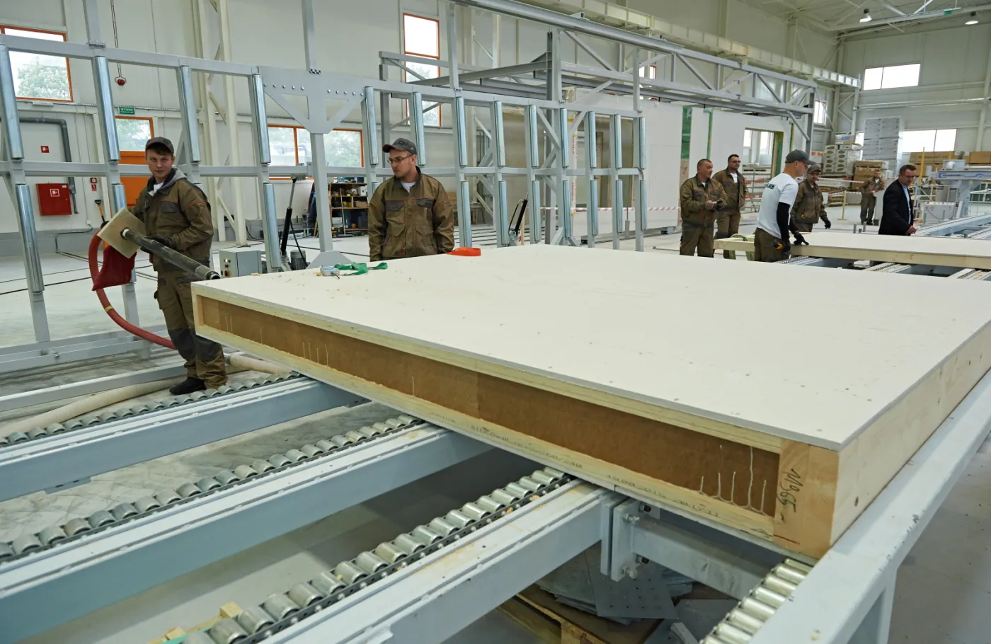 Te domy można wybudować w tydzień. Zobacz zdjęcia z nowej polskiej fabryki