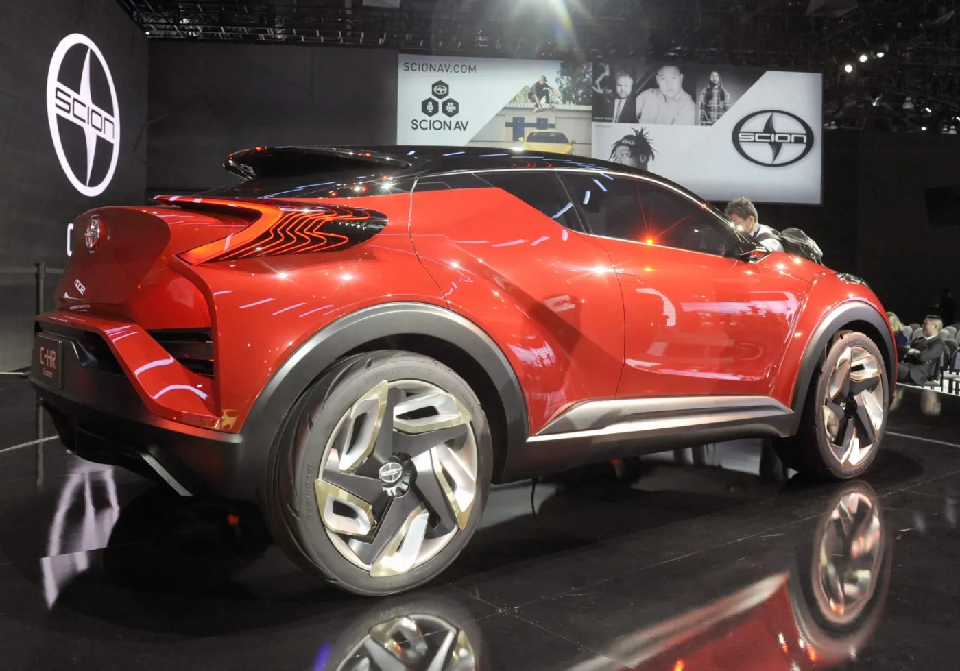 2380991-los-angeles-auto-show-scion-chr.jpg