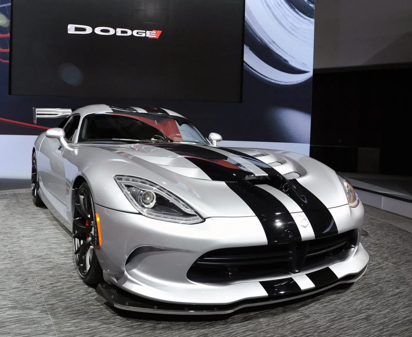 2380911-los-angeles-auto-show-dodge-viper.jpg