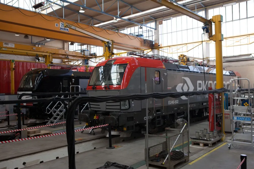 Vectron podczas montażu na hali Siemensa