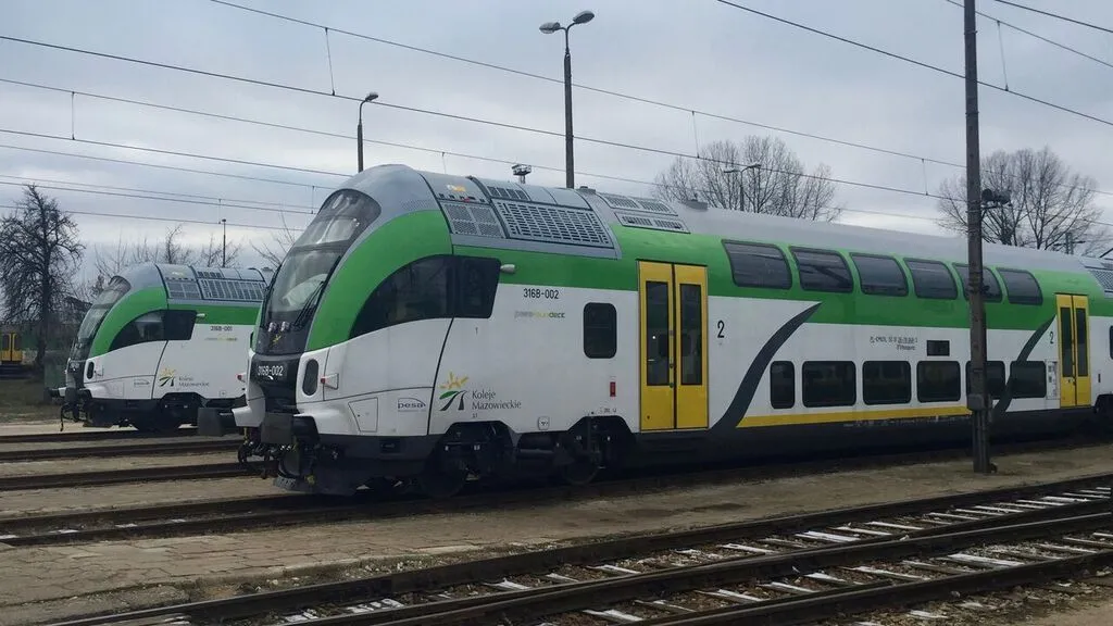 Wagony sterownicze Pesy w barwach Kolei Mazowieckich