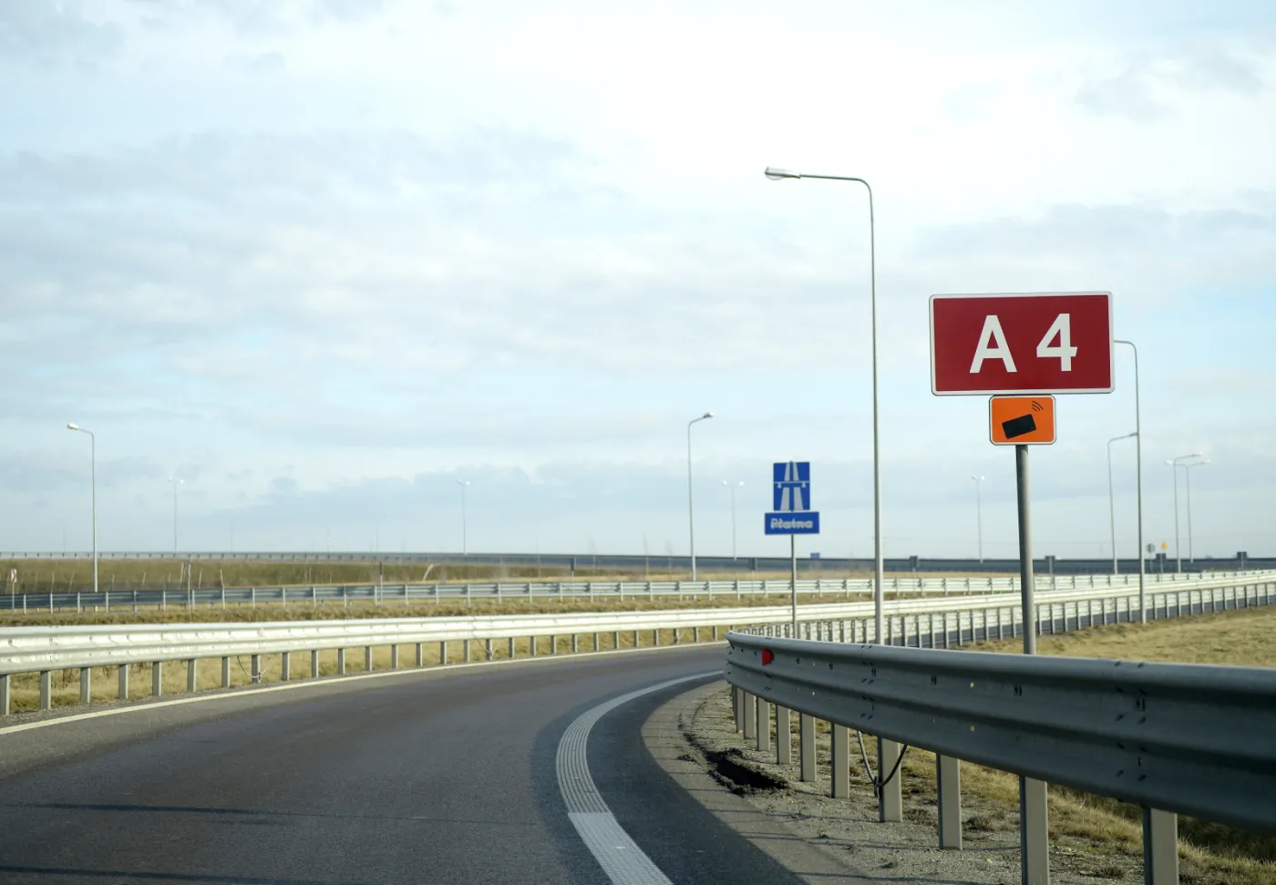 2471098-odcinek-autostrady-a4-w-okolicach.jpg