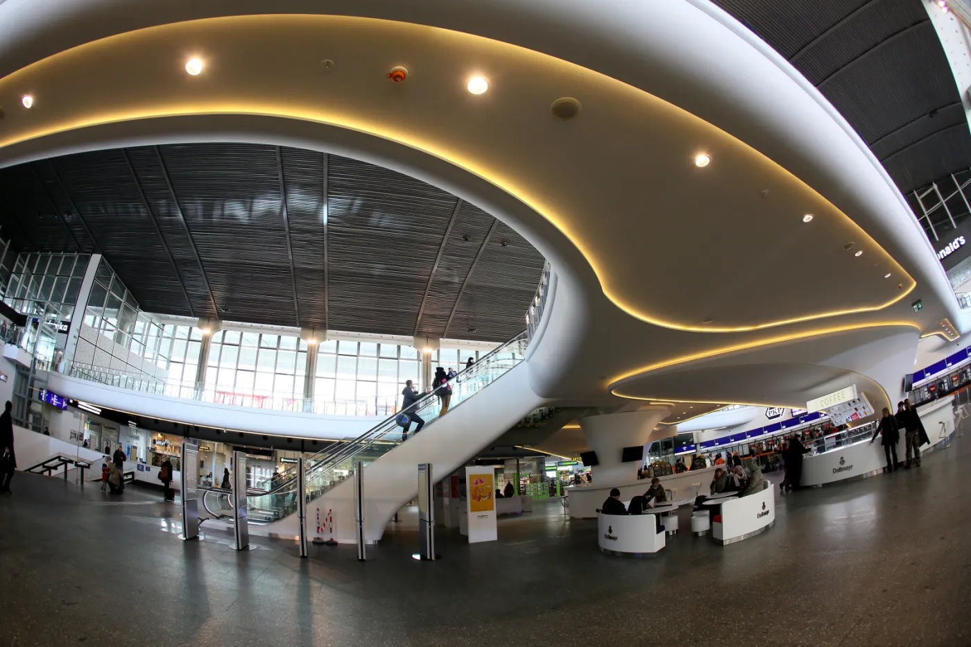 Zmiany na Dworcu Centralnym w Warszawie. Udostępniono antresolę [ZDJĘCIA]