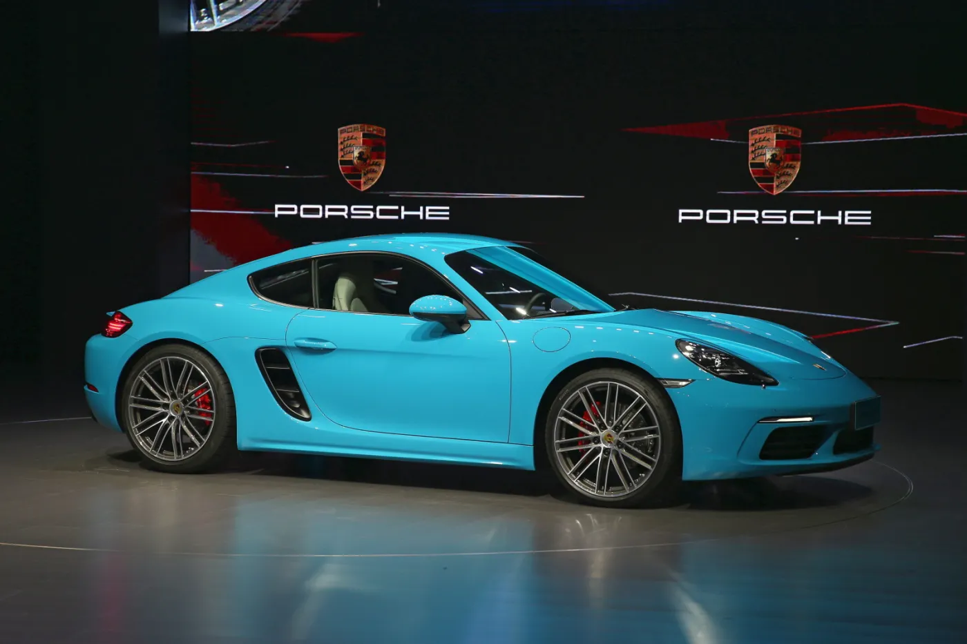 2527891-porsche-718-cayman-w-zaleznosci.jpg