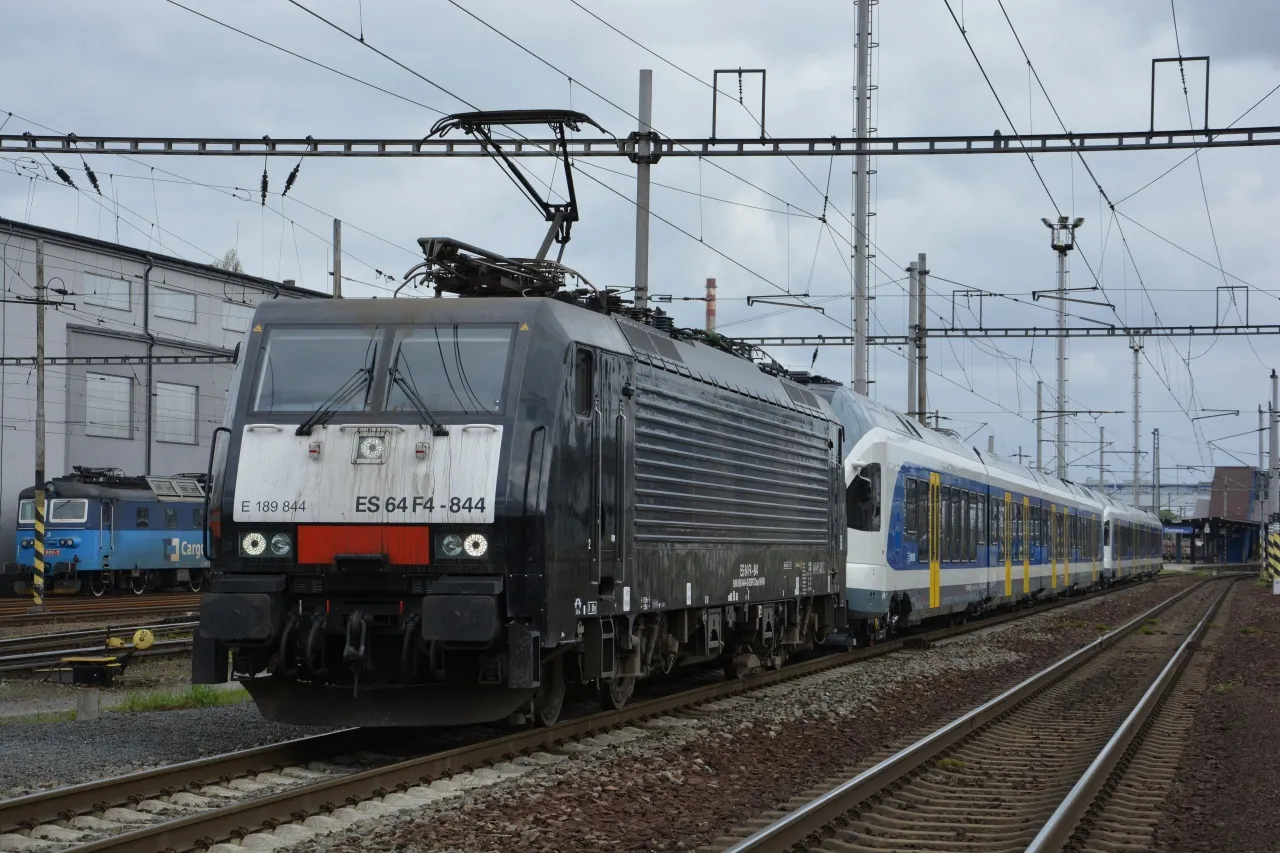 Nietypowy transport. PKP Cargo wozi pociągi Flirt z Polski na Węgry