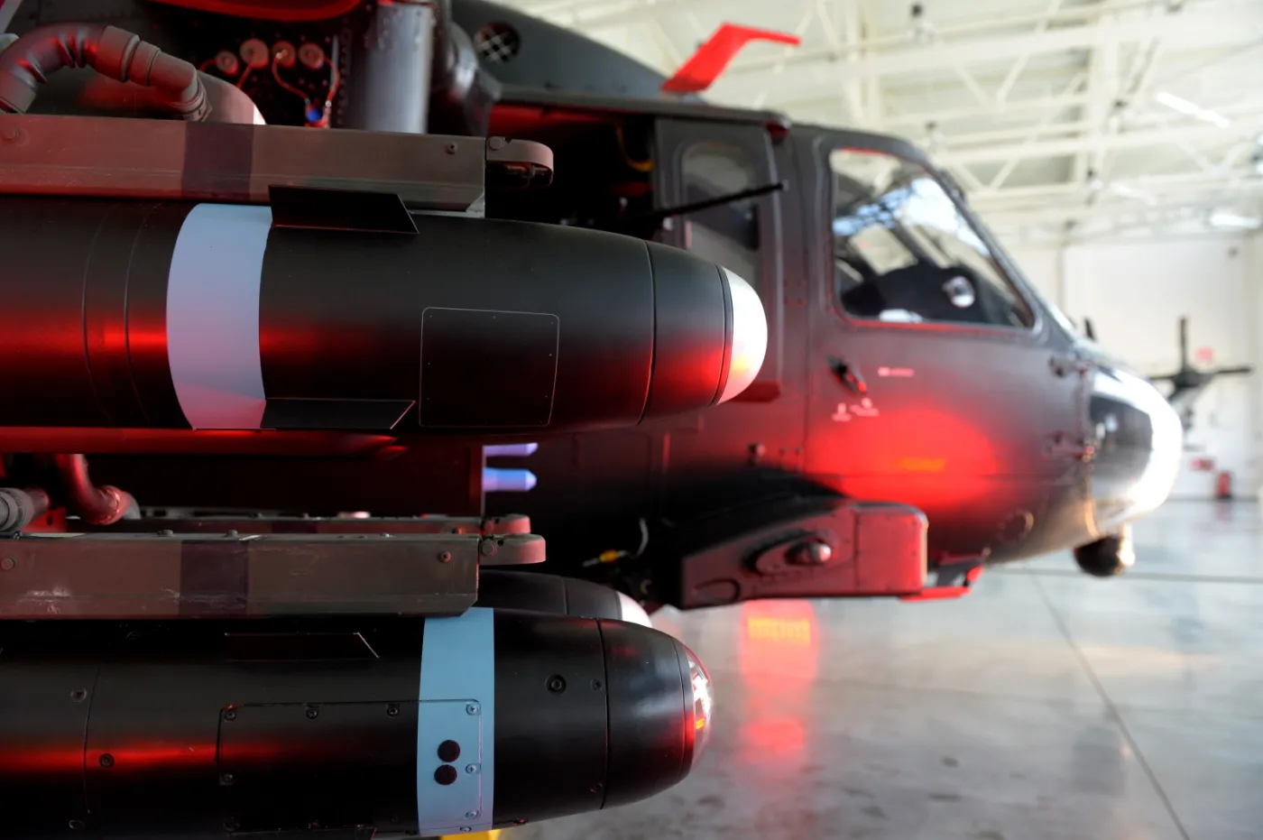 Zdjęcia uzbrojonego śmigłowca Black Hawk