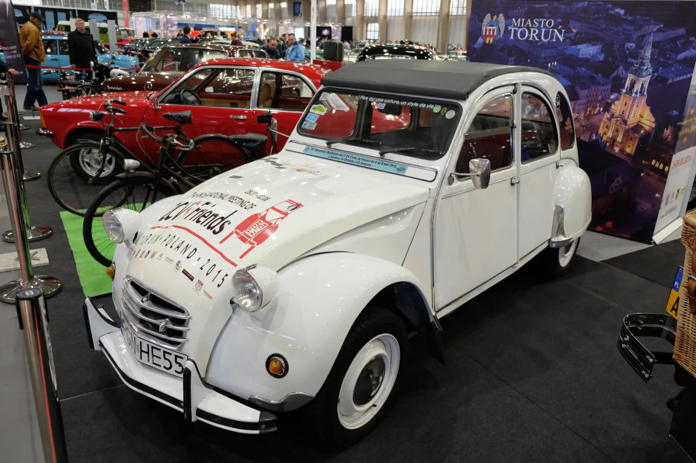 2716027-targi-pojazdow-zabytkowych-retro.jpg