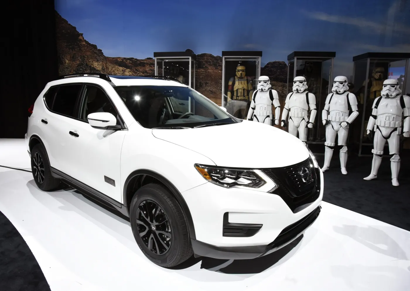2726565-nissan-rogue-roger-one-star-wars.jpg