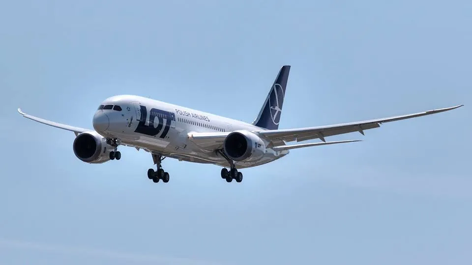 Nowy Dreamliner z odznaką Cichociemnych. LOT odebrał kolejną maszynę [ZDJĘCIA]