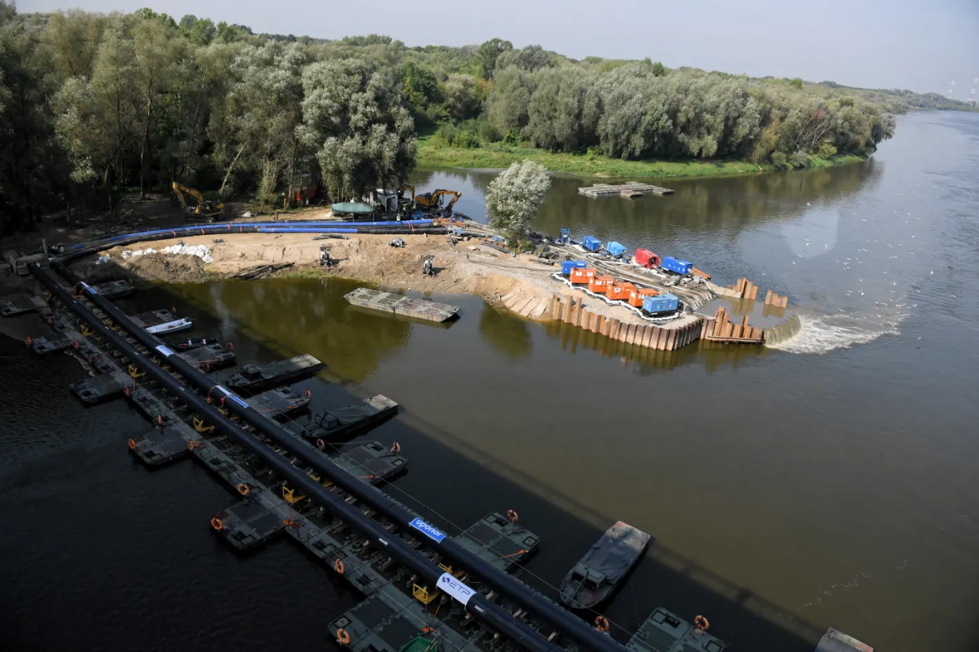4310092-ukladanie-rurociagu-zastepczego.jpg