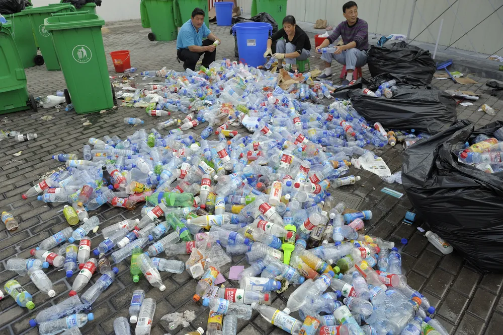 Udawane drugie życie plastiku. Co drugi śmieć nigdy nie trafi do recyklingu