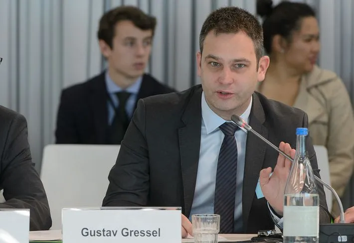 2747781-gustav-gressel-european-council.jpg