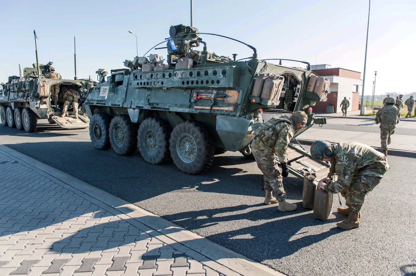 2882043-wojska-kontyngentu-nato-w-drodze.jpg