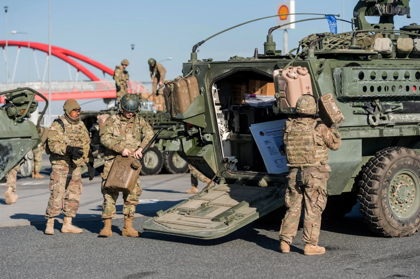 2882059-wojska-kontyngentu-nato-w-drodze.jpg