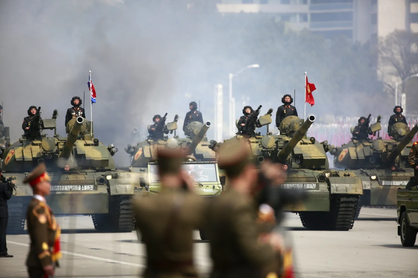 2905493-parada-wojskowa-w-korei-polnocnej.jpg