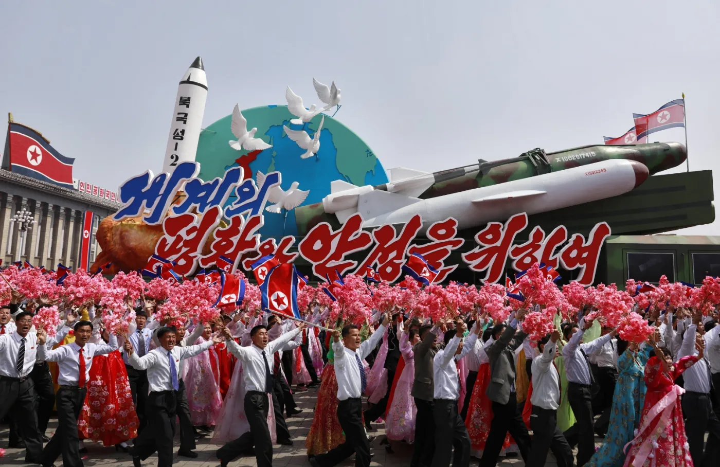 2905557-parada-wojskowa-w-korei-polnocnej.jpg