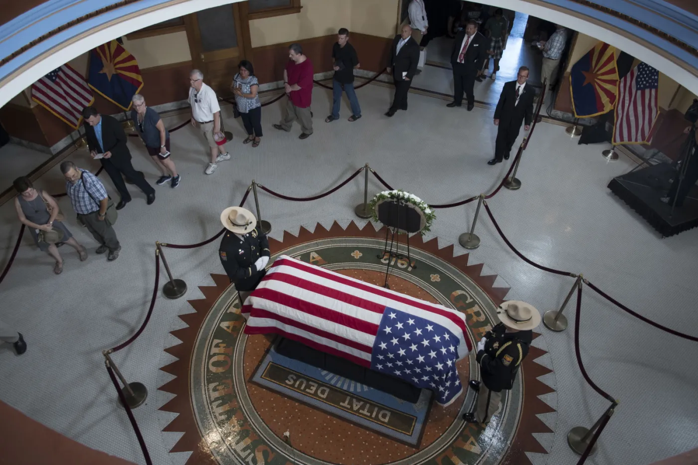 Lewestam: Śmierć McCaina ma historycznie symboliczny wymiar