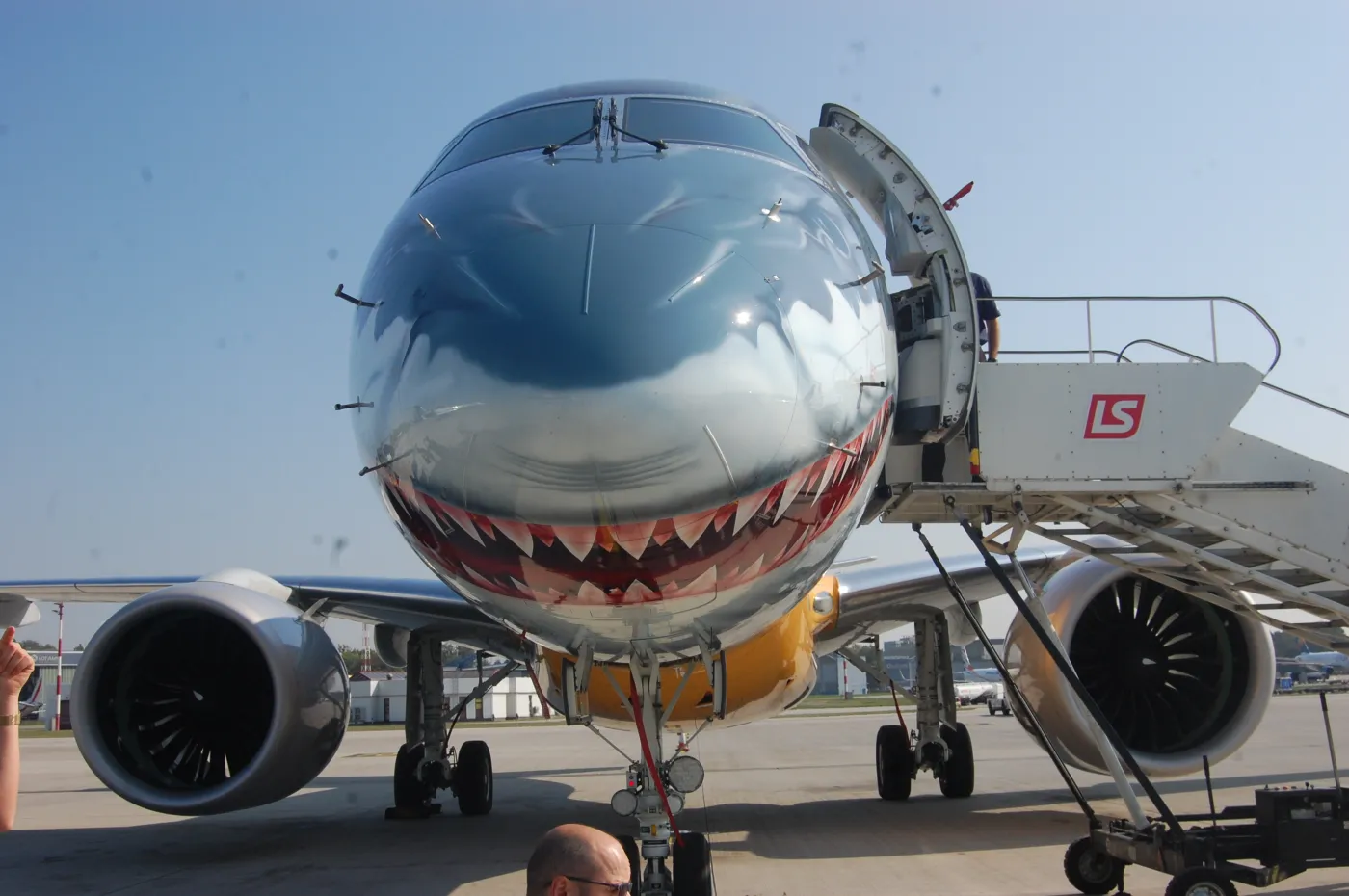 3605755-embraer-e190-e2-w-warszawie-fot.jpg