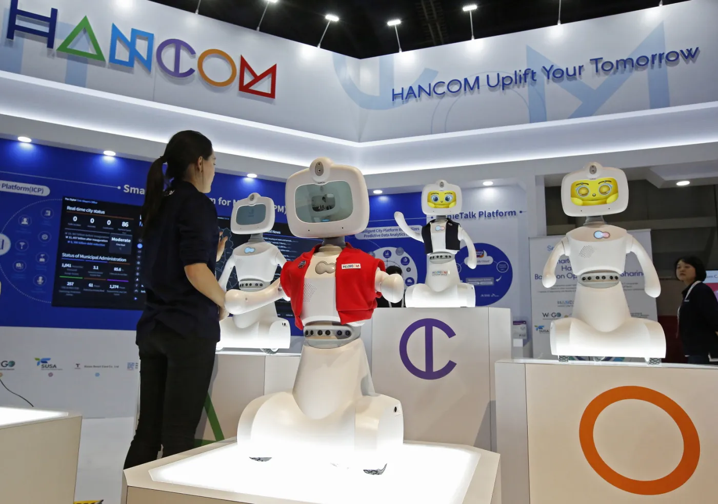 4068891-roboty-koreanskiej-firmy-hancom.jpg