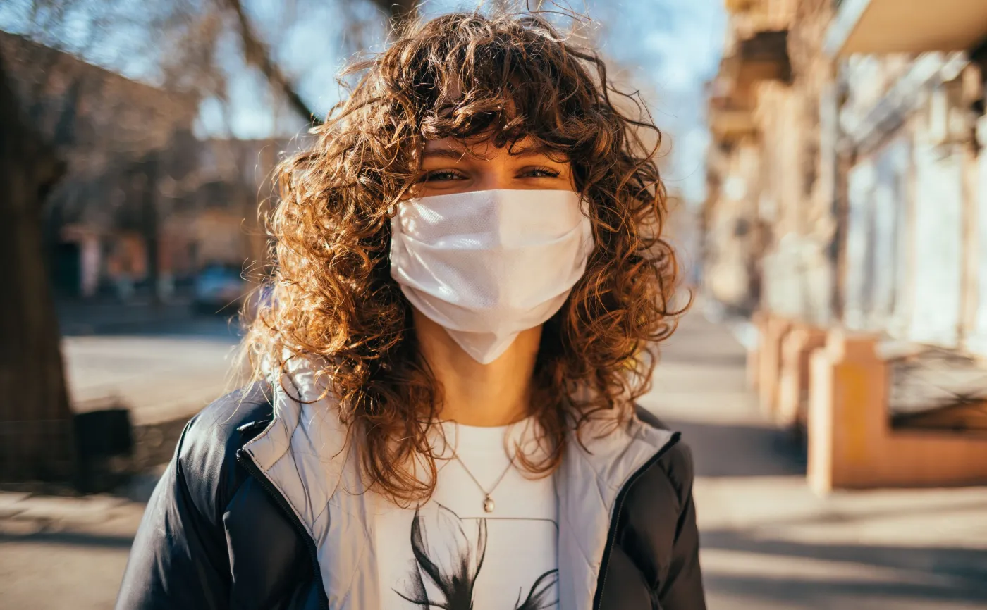 Bez maseczki ani przyłbicy? "Nie ma czegoś takiego, jak przeciwwskazania medyczne do zasłaniania nosa i ust"