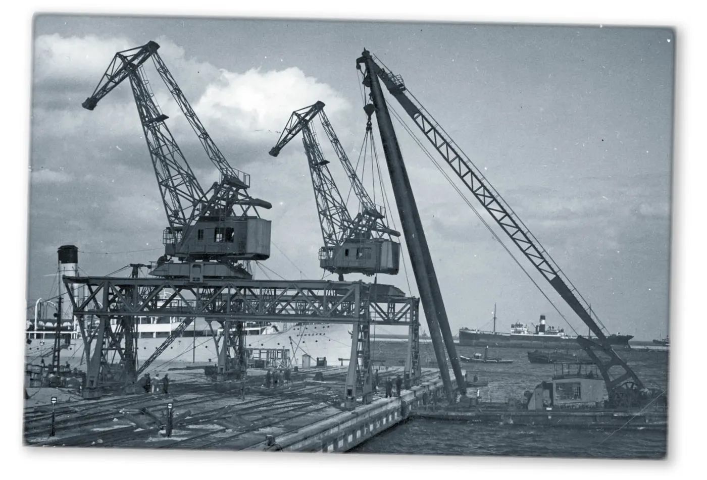 Czego wojna z Rosją nauczyła Polaków? Ruszyły budowy portu morskiego, fabryk broni i przemysłu lotniczego