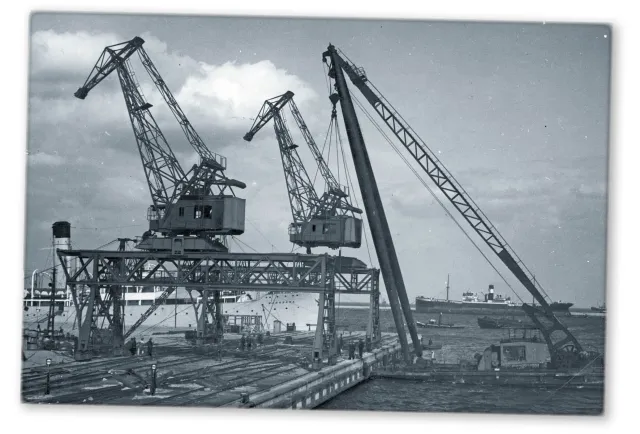 Czego wojna z Rosją nauczyła Polaków? Ruszyły budowy portu morskiego, fabryk broni i przemysłu lotniczego