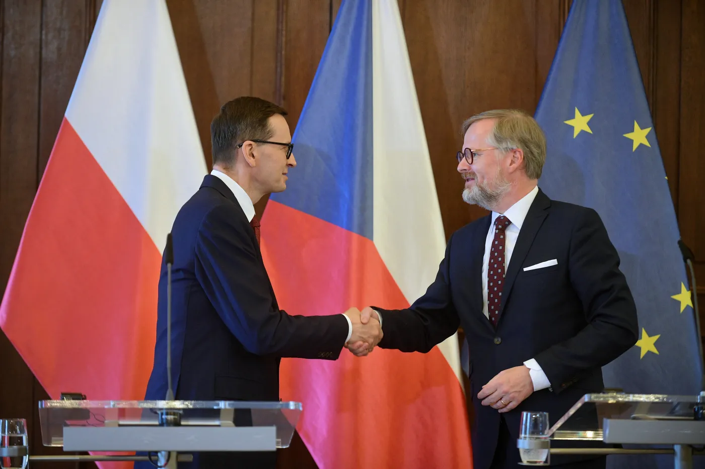 Morawiecki: Zrobimy wszystko, by udostępnić polskie porty dla czeskiego handlu