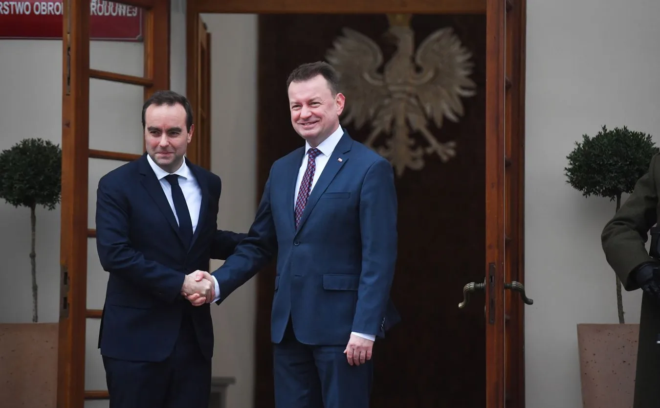 Satelity obserwacyjne dla wojska. Ministrowie obrony Polski i Francji zatwierdzili umowę