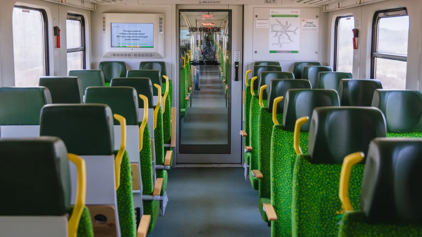 pociąg Warszawa kolejnictwo Koleje Mazowieckie KM
