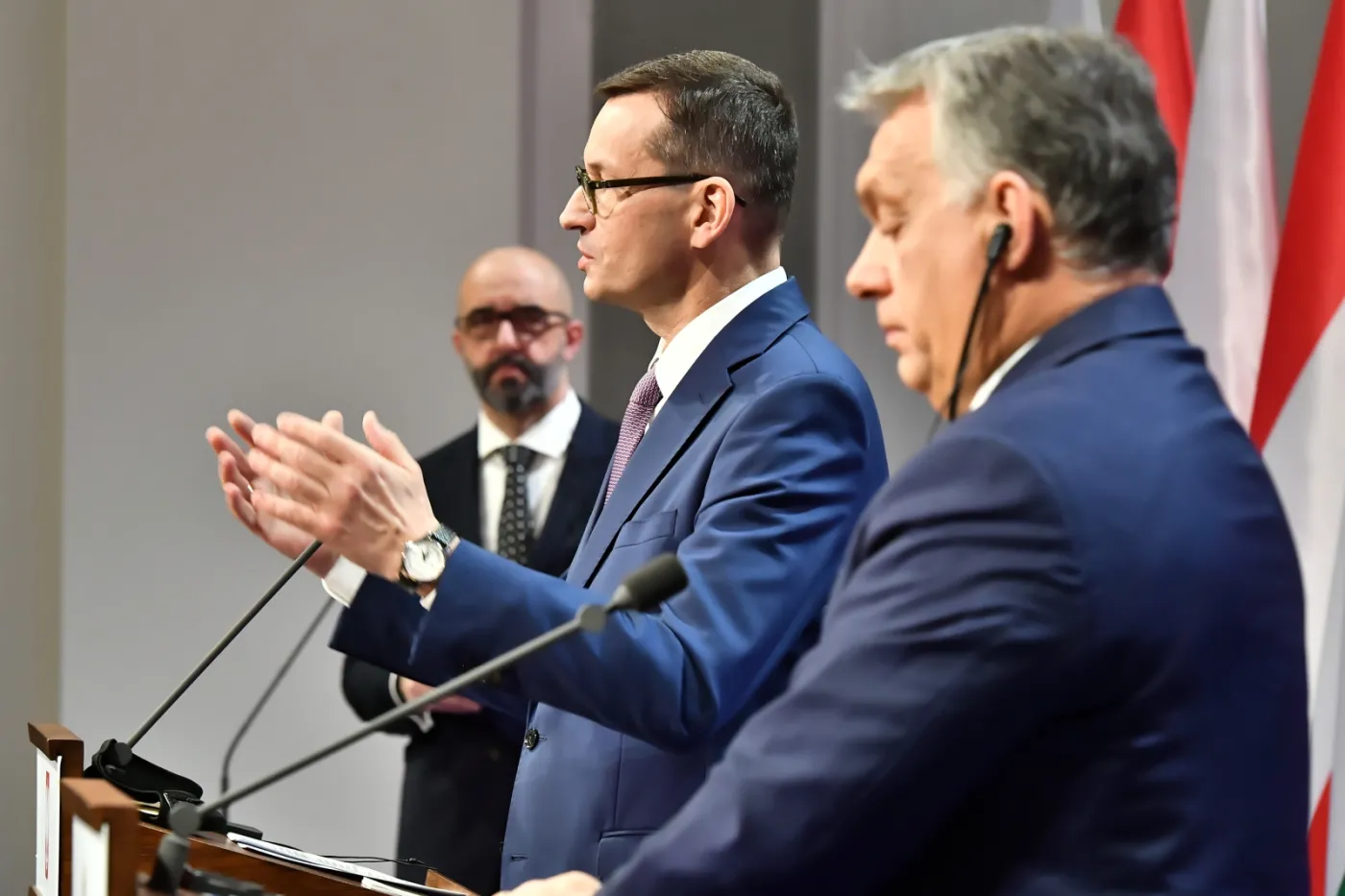 Morawiecki: "Rozporządzenie dotyczące praworządności grozi rozpadem UE". Szefowa KE pisze list do premiera
