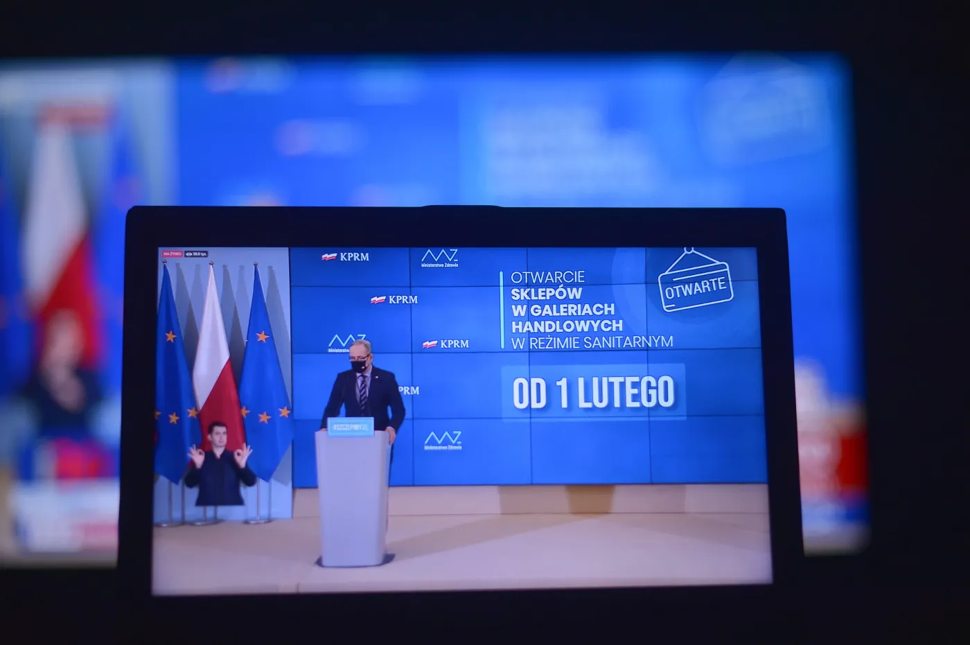 Luzowania obostrzeń od 1 lutego. Galerie otwarte, koniec godzin dla seniorów