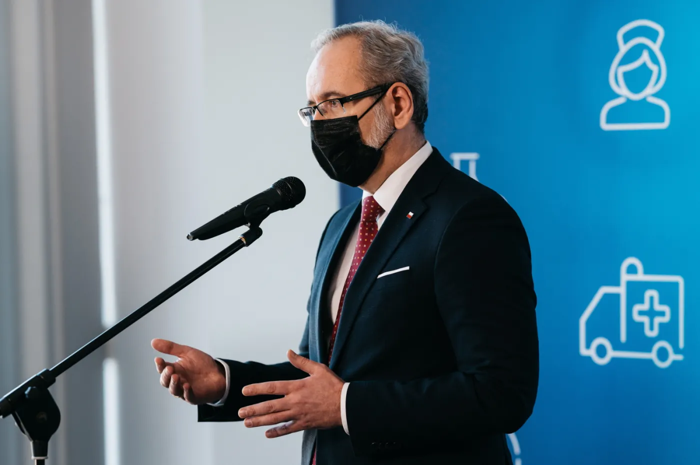 Niedzielski: odważniejsze decyzje luzujące obostrzenia możliwe po Wielkanocy