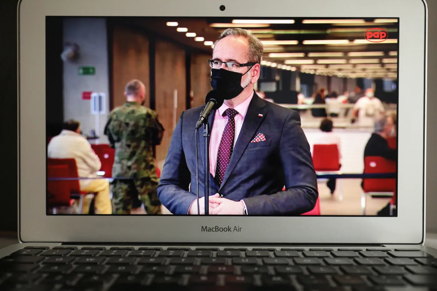 Spadek zleceń POZ na testy. Niedzielski: "Pierwszy sygnał przełamania trendu w trzeciej fali epidemii"