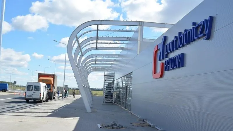 Lotnisko w Radomiu ma problemy. Potrzebuje 130 mln zł inwestycji