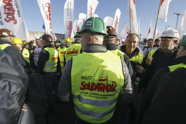 Luksemburg: do manifestujących przed TSUE dołączyły środowiska związane z Marszem Niepodległości