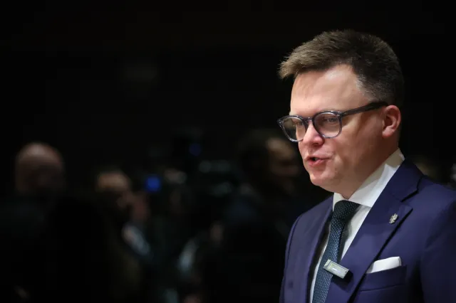Hołownia o CPK: Nie ma decyzji, że ta inwestycja zostanie "wyrzucona do kosza"