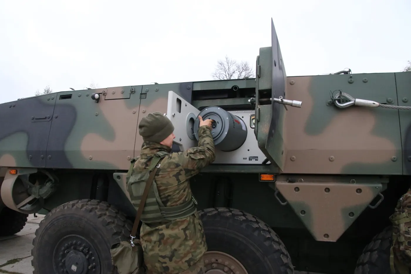 KTO Rosomak-S do przewozu PPK Spike.