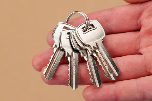 Daj dziecku mieszkanie, ale nie daj się złapać na ten haczyk. Wiesz co trzeba zrobić, żeby nie płacić podatku?