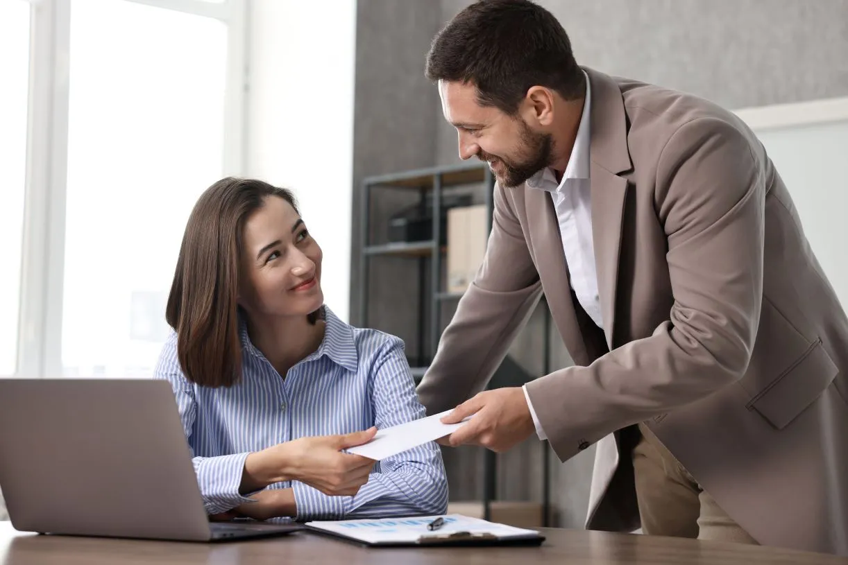 Płaca minimalna jednak po staremu. Nie będzie wyższych zarobków. Ale niektórzy pracownicy i tak skorzystają. Dlaczego?