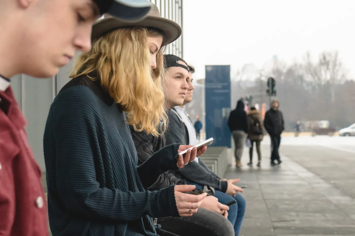 Młodzi coraz częściej weryfikują informacje za pomocą chata GPT i uznają, że podaje prawdę [BADANIE]