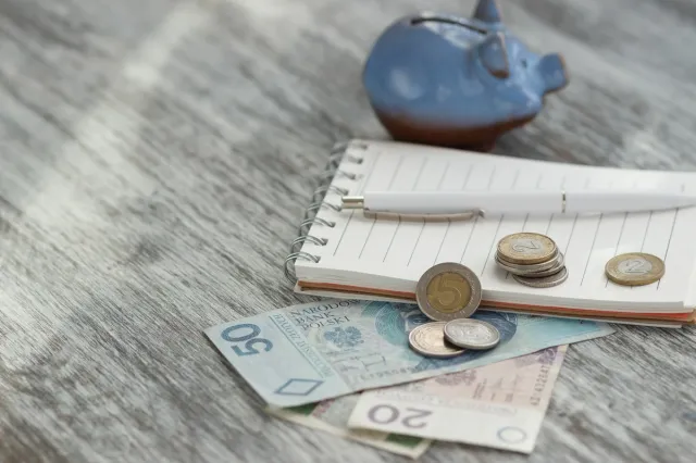 Jednorazowa pomoc dla osób w trudnej sytuacji życiowej. Komu przysługuje zasiłek celowy z MOPS lub GOPS?