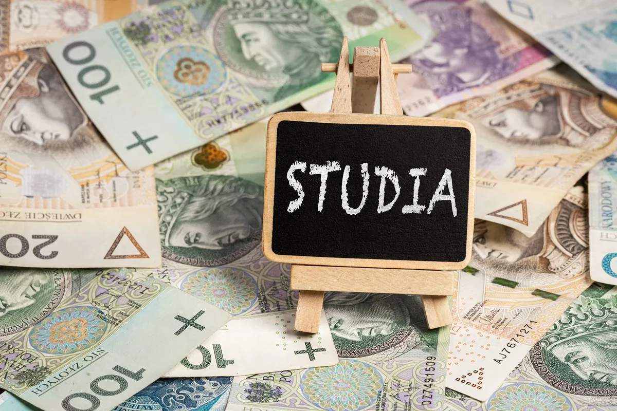 Porzucenie studiów nie daje korzyści. Osoby rezygnujące z nauki muszą liczyć się niższym wynagrodzeniem