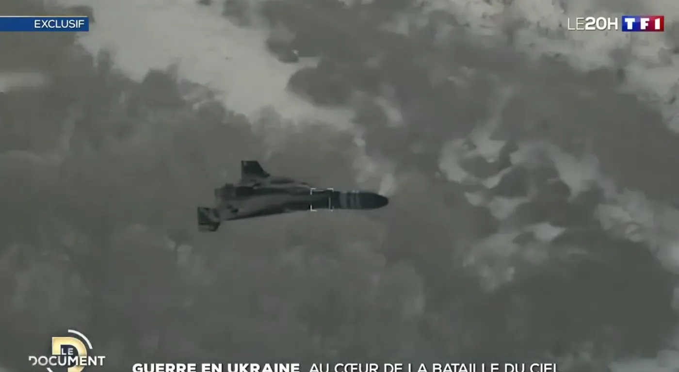 Dron Geran-2 widziany z pokładu M28.