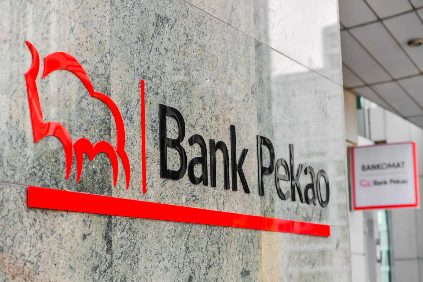 Pekao z miliardowym zyskiem. W 2025 r. bank odnotował ponad 7 mld zł zysku netto i dwucyfrowy wzrost