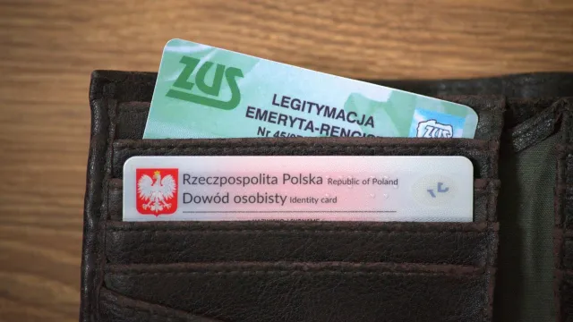 Lista ulg i przywilejów dla seniorów na 2026 i 2027 rok. Oto co daje legitymacja emeryta-rencisty