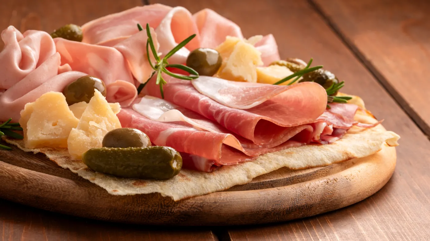 Mięso i wędliny, podstawowy produkt w diecie Polaków i barometr kryzysu na stole. Rosnące ceny żywności jednak zmieniły nieco zwyczaje zakupowe, ale nie tak bardzo jak dawniej.