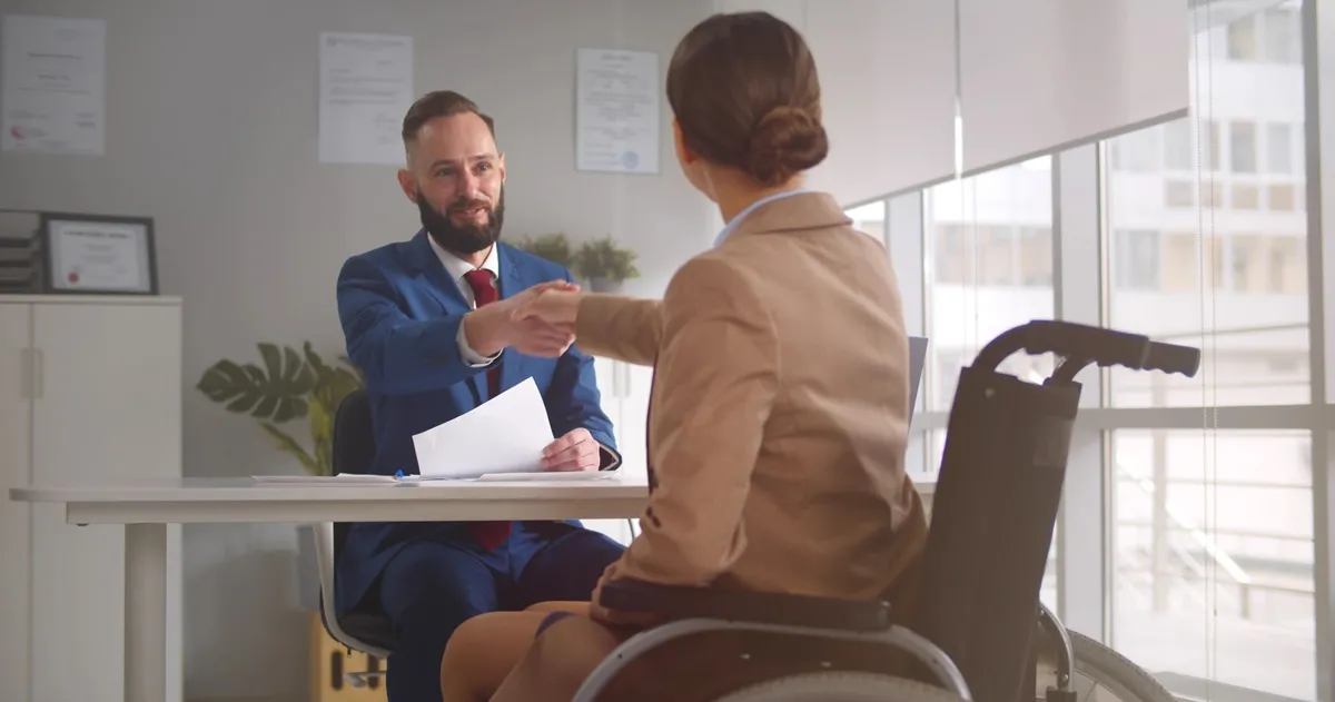 Jak pomóc osobom z niepełnosprawnościami na rynku pracy?