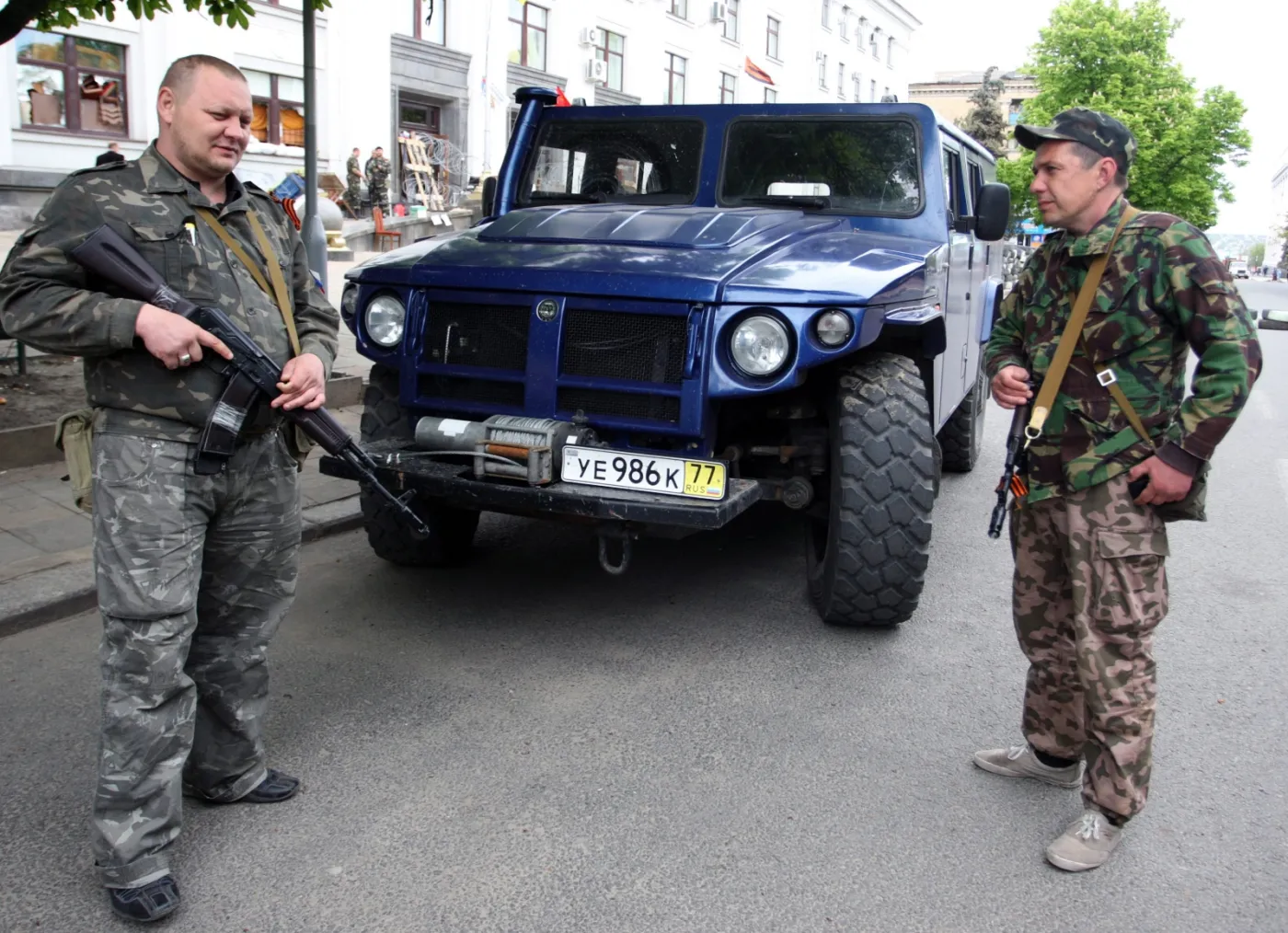 Prorosyjscy separatyści w Ługańsku. Fot. EPA/IGOR KOVALENKO/PAP/EPA