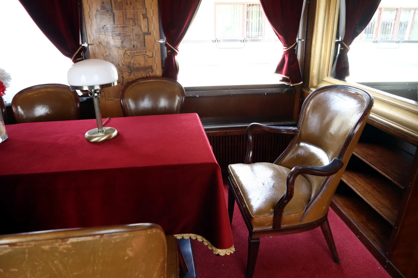 1860684-muzeum-kolejnictwa-salonka-bieruta.jpg